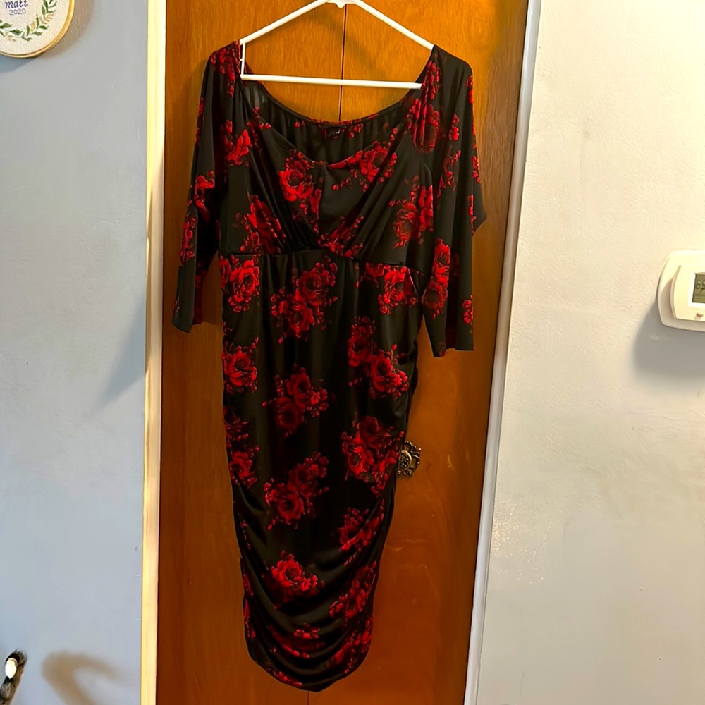 Torrid size 2 black body con dress with red roses
